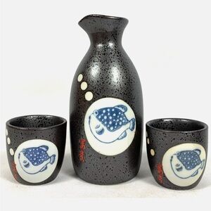 Fugu Pufferfish Sake Set 2 Decanters & 4 Cups